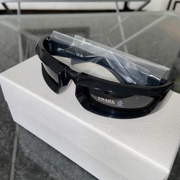 Prada PR 25YS black / dark grey lens runway sunglasses OS UNI​​​​ - Picture 9 of 12